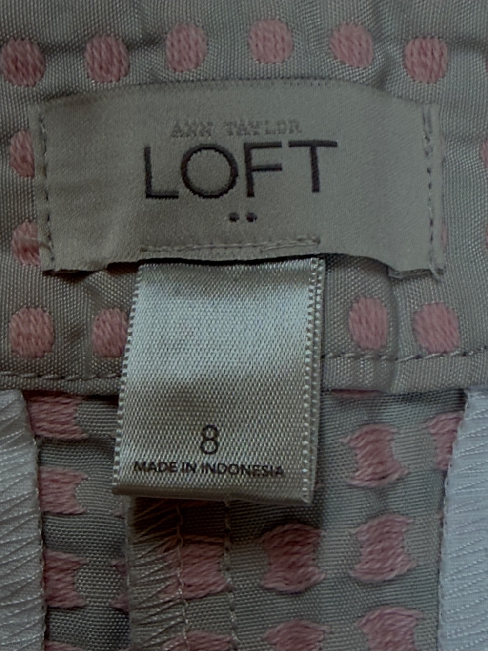 LOFT light tan and pink dot shorts.  Size 8. Great condition. - Picture 2 of 10